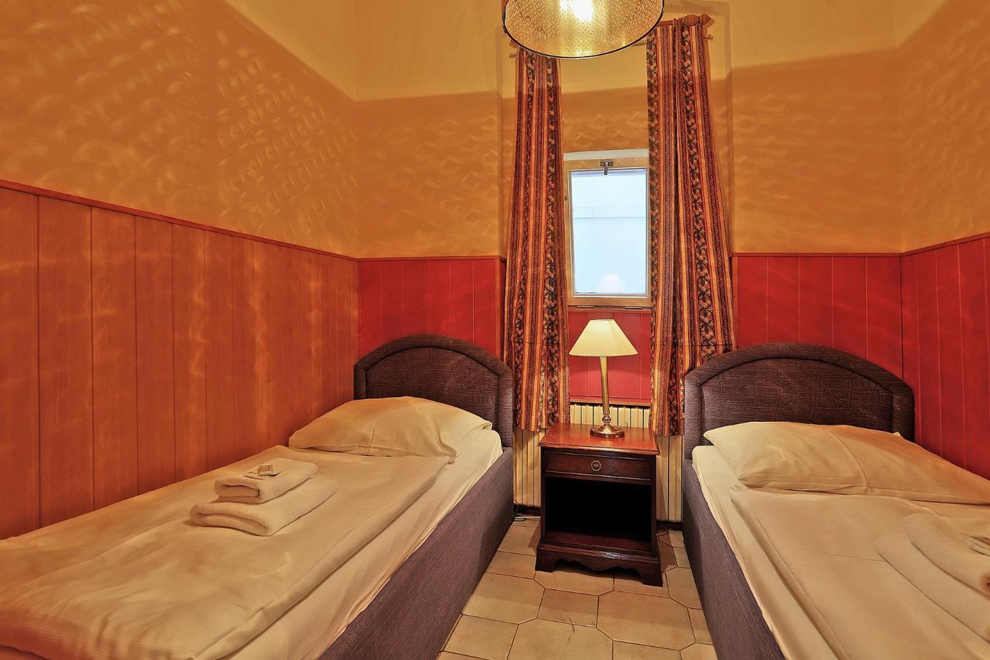 Hotel Kavalir Karlovy Vary Oda fotoğraf